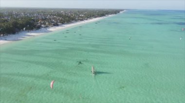 Bu video 8K çözünürlükte Tanzanya 'nın Zanzibar kıyısındaki okyanus manzarasını gösteriyor.