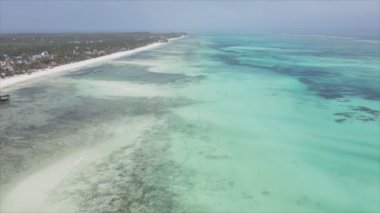 Bu video 8K çözünürlükte Tanzanya 'nın Zanzibar kıyısındaki okyanus manzarasını gösteriyor.