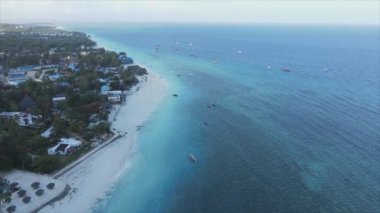 Bu video 8K çözünürlükte Tanzanya 'nın Zanzibar kıyısındaki okyanus manzarasını gösteriyor.