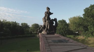 Bu stok görüntüler Babi Yar 'ın havadan görünüşünü gösteriyor - Ukrayna' nın Kyiv şehrinde 8K çözünürlüğünde Yahudilerin toplu katliamı