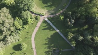 Bu stok görüntüler Babi Yar 'ın havadan görünüşünü gösteriyor - Ukrayna' nın Kyiv şehrinde 8K çözünürlüğünde Yahudilerin toplu katliamı