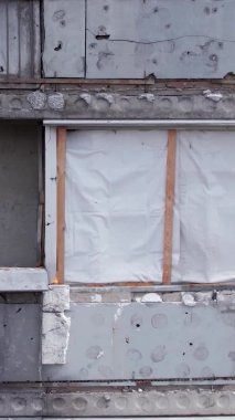 Bu borsa dikey videosu Ukrayna 'daki savaş sonrasını gösteriyor. Borodyanka' da yıkılan bir yerleşim yeri.