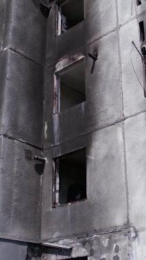 Bu borsa dikey videosu Ukrayna 'daki savaş sonrasını gösteriyor. Borodyanka' da yıkılan bir yerleşim yeri.