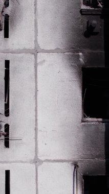 Bu borsa dikey videosu Ukrayna 'daki savaş sonrasını gösteriyor. Borodyanka' da yıkılan bir yerleşim yeri.