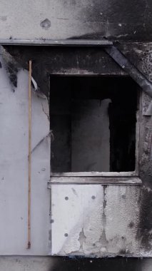 Bu borsa dikey videosu Ukrayna 'daki savaş sonrasını gösteriyor. Borodyanka' da yıkılan bir yerleşim yeri.