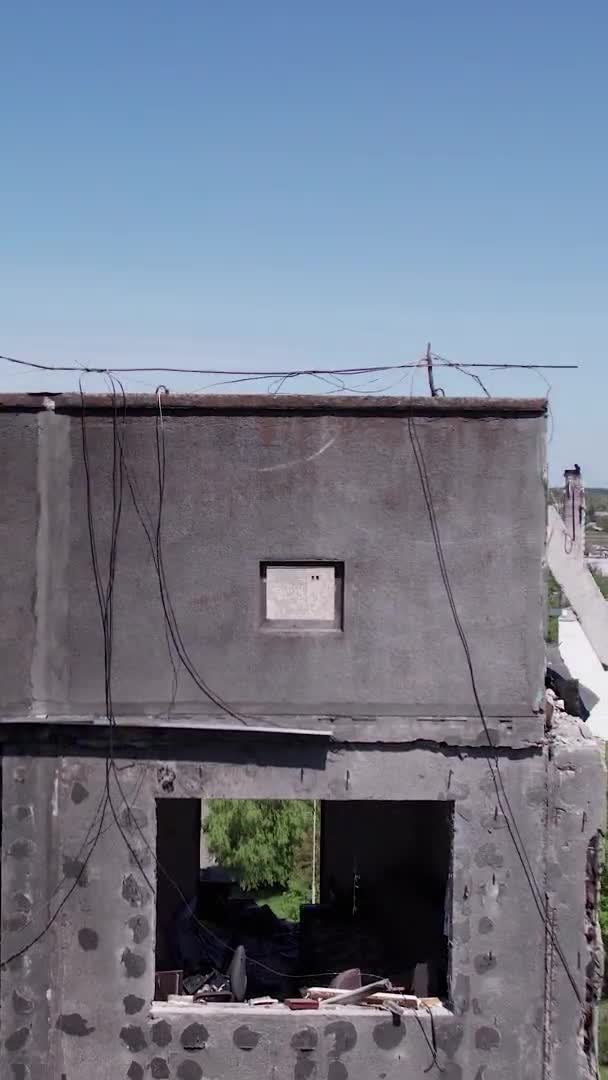 โอน แสดงว โอแนวต งหล งสงครามในย เครน อาคารท อาศ าลายใน Borodyanka — วีดีโอสต็อก