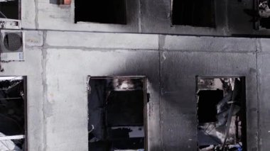 Bu borsa dikey videosu Ukrayna 'daki savaş sonrasını gösteriyor. Borodyanka' da yıkılan bir yerleşim yeri.
