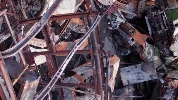 Dieses Vertikale Archivvideo Zeigt Eine Müllkippe Aus Angeschossenen Und Verbrannten — Stockvideo