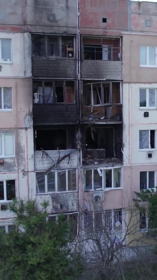 Stock Vertical Video Shows Destroyed Building City Makariv War Ukraine — Stockvideo