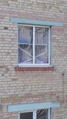 Bu stok dikey video Ukrayna 'daki savaş sırasında Makariv şehrinde yıkılan bir binayı gösteriyor.