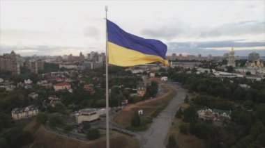 Bu stok görüntüler Ukrayna 'nın 8K çözünürlüklü ulusal bayrağını gösteriyor.