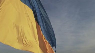 Bu stok görüntüler Ukrayna 'nın 8K çözünürlüklü ulusal bayrağını gösteriyor.