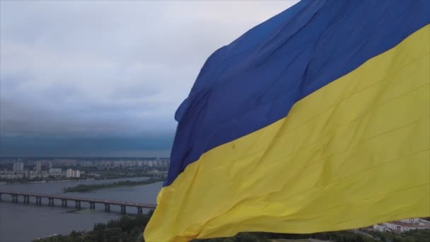 Stock Footage Shows Aerial View National Flag Ukraine Kyiv Resolution — Vídeo de stock