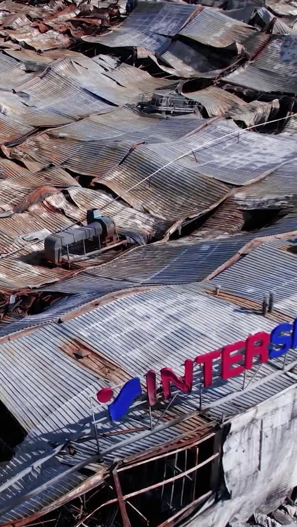 Stock Vertical Video Shows Destroyed Building Shopping Center Bucha — Video