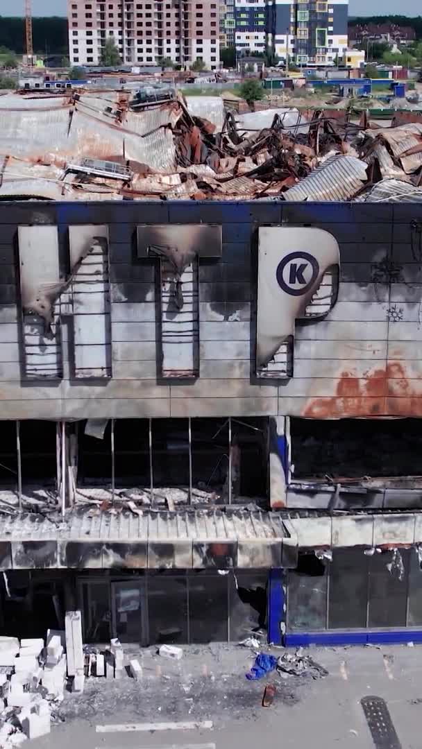 Stock Vertical Video Shows Destroyed Building Shopping Center Bucha — Wideo stockowe