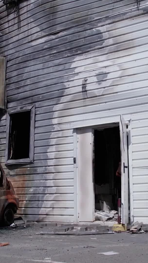 Este Video Vertical Muestra Edificio Destruido Centro Comercial Bucha — Vídeos de Stock