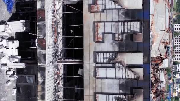 Stock Vertical Video Shows Destroyed Building Shopping Center Bucha — Vídeos de Stock