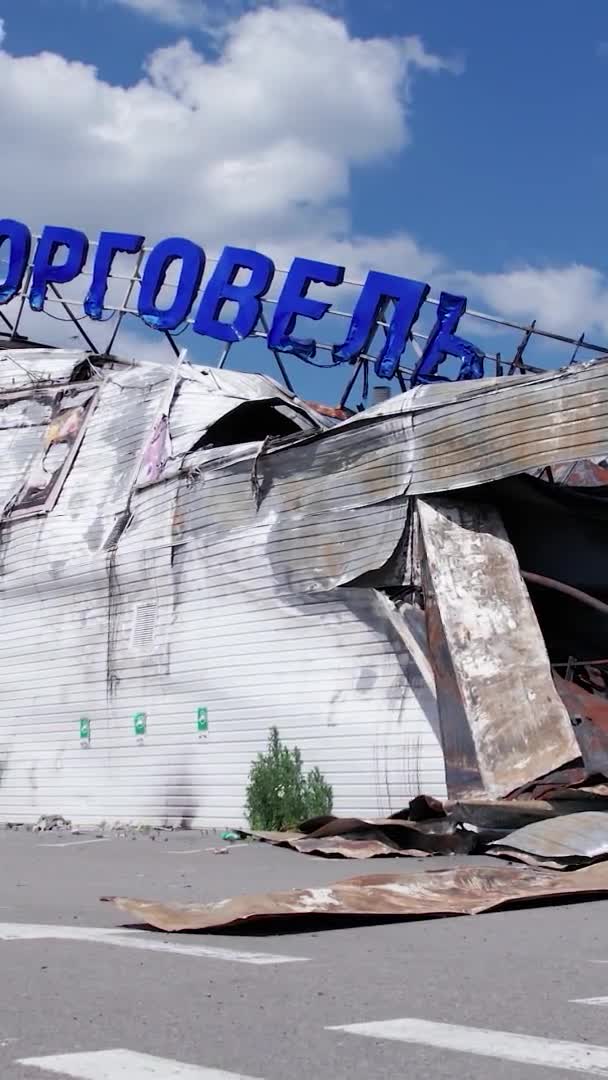 Stock Vertical Video Shows Destroyed Building Shopping Center Bucha — Stockvideo