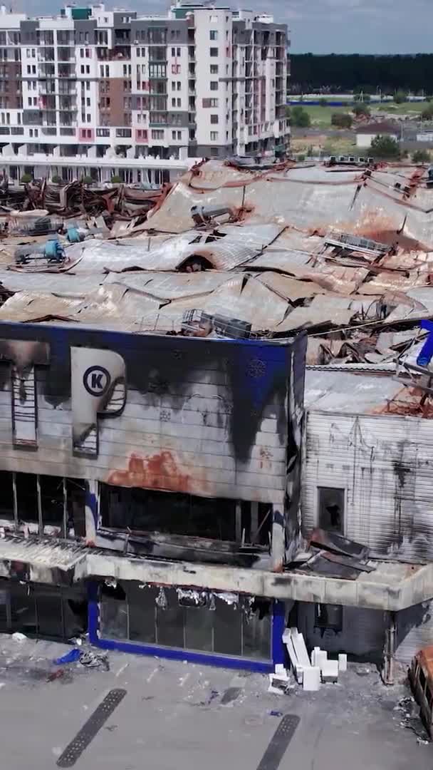 Stock Vertical Video Shows Destroyed Building Shopping Center Bucha — Stockvideo