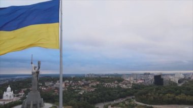 Bu stok görüntüler Ukrayna 'nın 8K çözünürlüklü ulusal bayrağını gösteriyor.