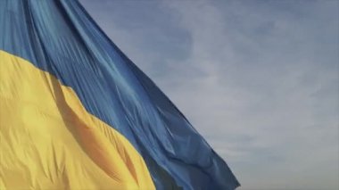 Bu stok görüntüler Ukrayna 'nın 8K çözünürlüklü ulusal bayrağını gösteriyor.