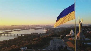 Bu stok görüntüler Ukrayna 'nın 8K çözünürlüklü ulusal bayrağını gösteriyor.