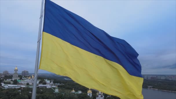 Stock Footage Shows Aerial View National Flag Ukraine Kyiv Resolution — Vídeos de Stock