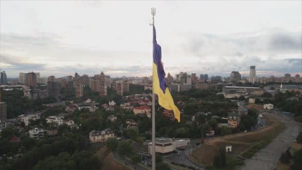 Stock Footage Shows Aerial View National Flag Ukraine Kyiv Resolution — Vídeos de Stock