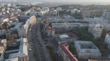Bu stok görüntüler Ukrayna, Kyiv 'in 8K çözünürlükteki hava görüntüsünü gösteriyor.