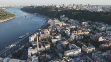 Bu stok görüntüler Ukrayna, Kyiv 'in 8K çözünürlükteki hava görüntüsünü gösteriyor.
