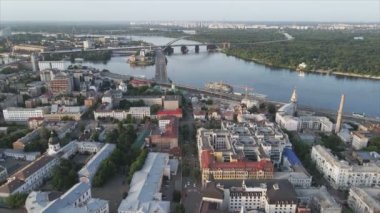 Bu stok görüntüler Ukrayna, Kyiv 'in 8K çözünürlükteki hava görüntüsünü gösteriyor.