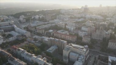 Bu stok görüntüler Ukrayna, Kyiv 'in 8K çözünürlükteki hava görüntüsünü gösteriyor.