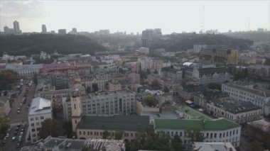 Bu stok görüntüler Ukrayna, Kyiv 'in 8K çözünürlükteki hava görüntüsünü gösteriyor.