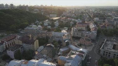 Bu stok görüntüler Ukrayna, Kyiv 'in 8K çözünürlükteki hava görüntüsünü gösteriyor.
