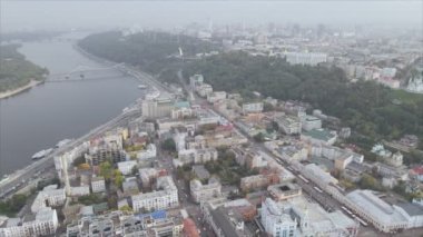 Bu stok görüntüler Ukrayna, Kyiv 'in 8K çözünürlükteki hava görüntüsünü gösteriyor.