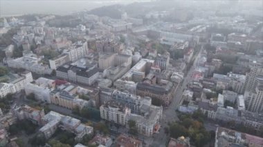 Bu stok görüntüler Ukrayna, Kyiv 'in 8K çözünürlükteki hava görüntüsünü gösteriyor.
