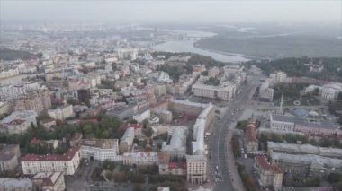 Bu stok görüntüler Ukrayna, Kyiv 'in 8K çözünürlükteki hava görüntüsünü gösteriyor.
