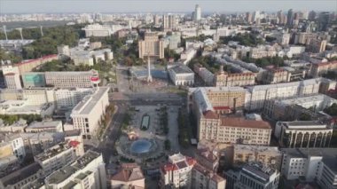 Bu stok görüntüler Ukrayna, Kyiv 'in 8K çözünürlükteki hava görüntüsünü gösteriyor.