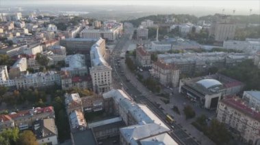 Bu stok görüntüler Ukrayna, Kyiv 'in 8K çözünürlükteki hava görüntüsünü gösteriyor.