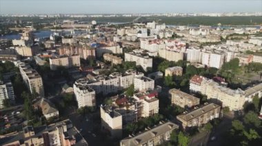 Bu stok görüntüler Ukrayna, Kyiv 'in 8K çözünürlükteki hava görüntüsünü gösteriyor.