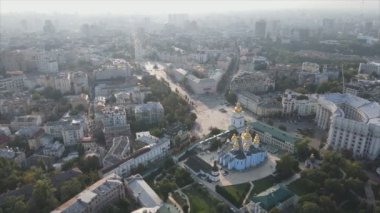 Bu stok görüntüler Ukrayna, Kyiv 'in 8K çözünürlükteki hava görüntüsünü gösteriyor.