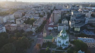 Bu stok görüntüler Ukrayna, Kyiv 'in 8K çözünürlükteki hava görüntüsünü gösteriyor.