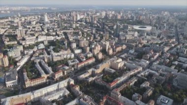 Bu stok görüntüler Ukrayna, Kyiv 'in 8K çözünürlükteki hava görüntüsünü gösteriyor.