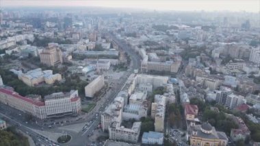 Bu stok görüntüler Ukrayna, Kyiv 'in 8K çözünürlükteki hava görüntüsünü gösteriyor.