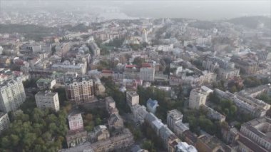 Bu stok görüntüler Ukrayna, Kyiv 'in 8K çözünürlükteki hava görüntüsünü gösteriyor.