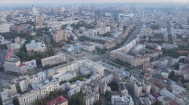 Bu stok görüntüler Ukrayna, Kyiv 'in 8K çözünürlükteki hava görüntüsünü gösteriyor.