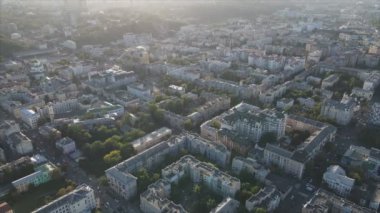 Bu stok görüntüler Ukrayna, Kyiv 'in 8K çözünürlükteki hava görüntüsünü gösteriyor.