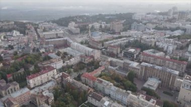 Bu stok görüntüler Ukrayna, Kyiv 'in 8K çözünürlükteki hava görüntüsünü gösteriyor.