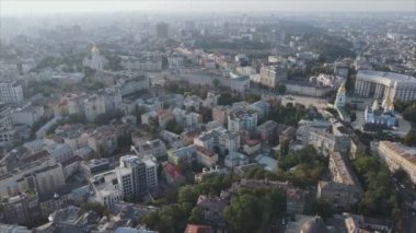 Bu stok görüntüler Ukrayna, Kyiv 'in 8K çözünürlükteki hava görüntüsünü gösteriyor.