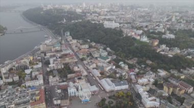 Bu stok görüntüler Ukrayna, Kyiv 'in 8K çözünürlükteki hava görüntüsünü gösteriyor.